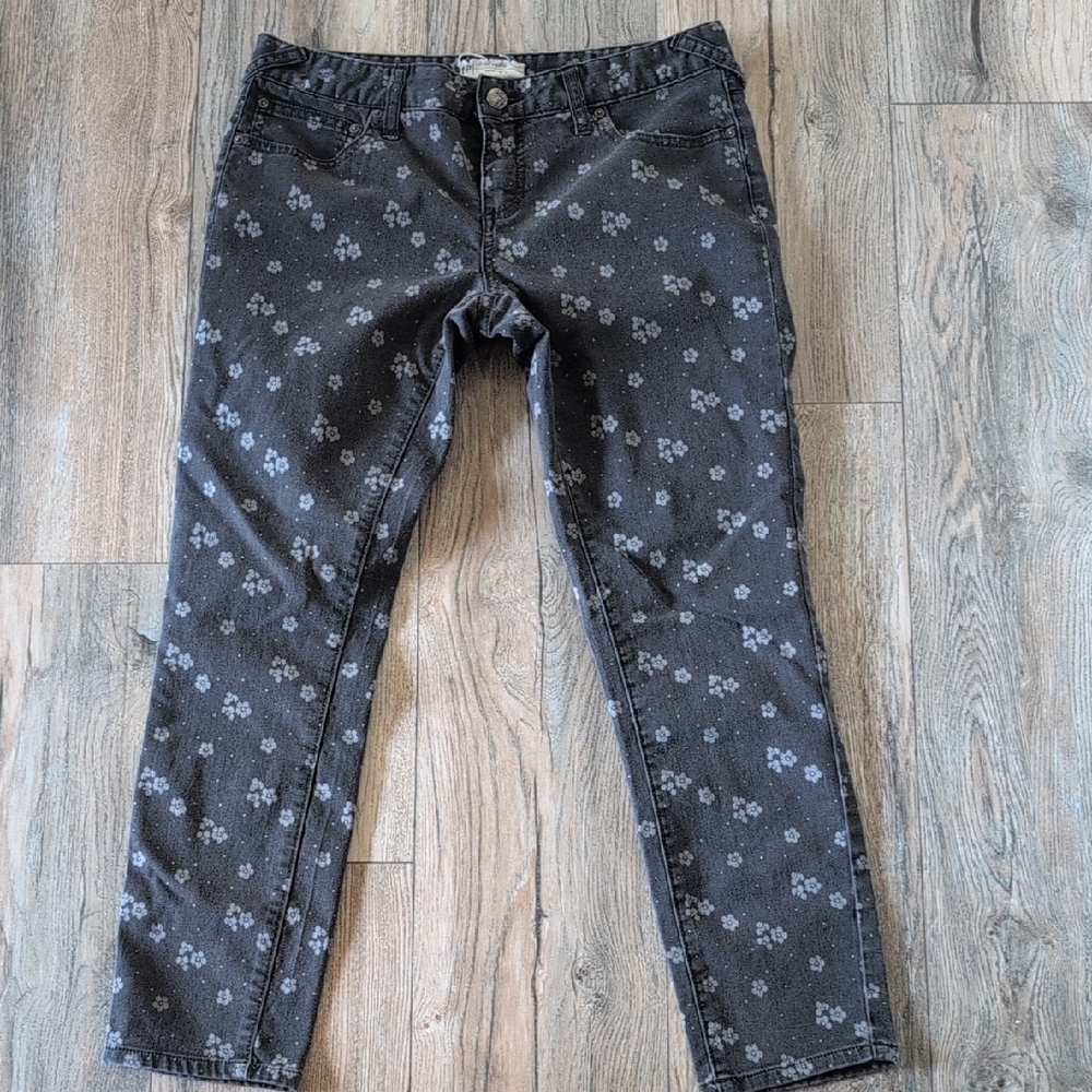 FREE PEOPLE Black Floral Skinny Jeans Size 29